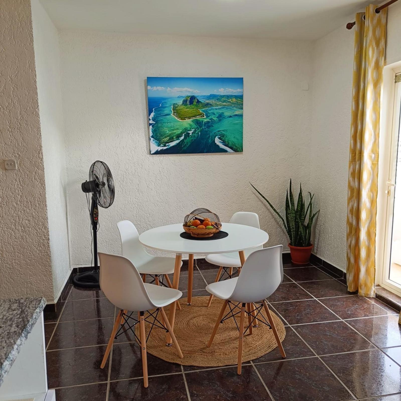 The Coastal Apartment Flic-en-Flacq Exterior foto